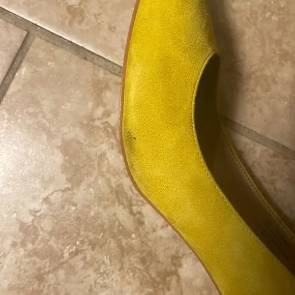 Yellow suede shoes - Picture 4 of 4